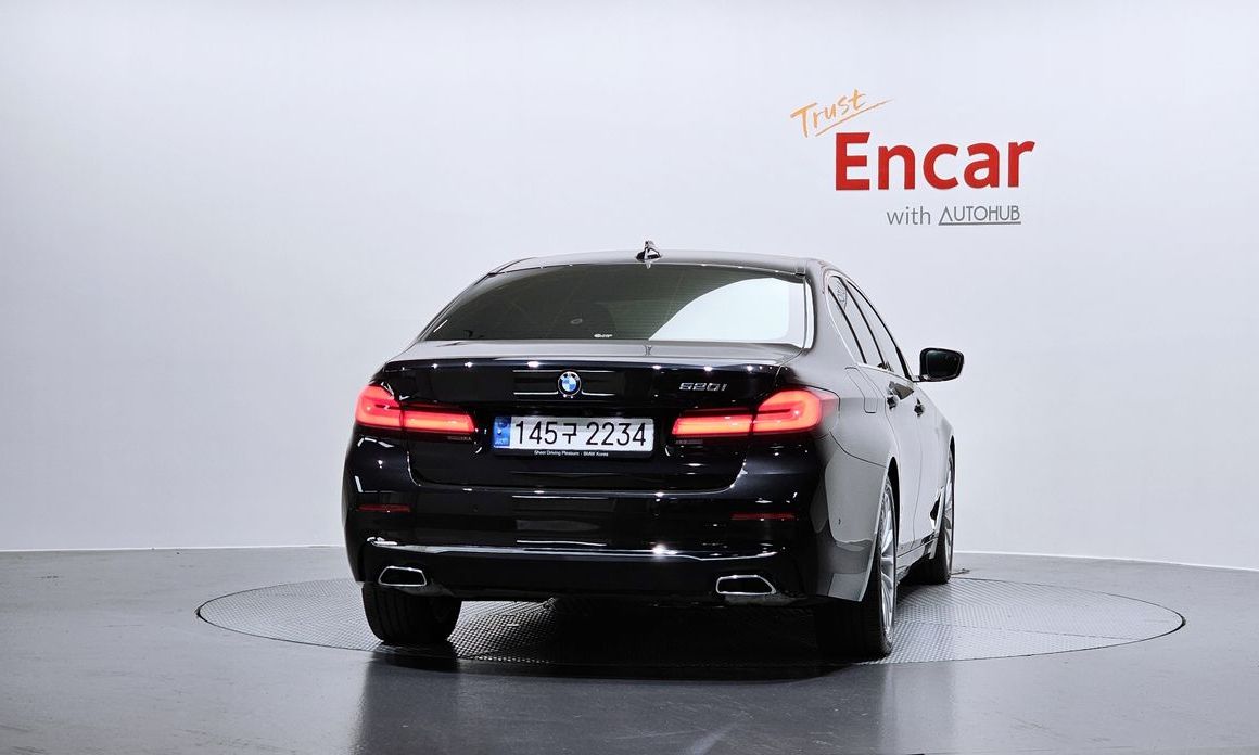 BMW 5-Series 2023