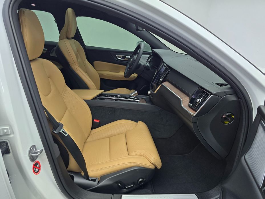 Volvo S60 2023