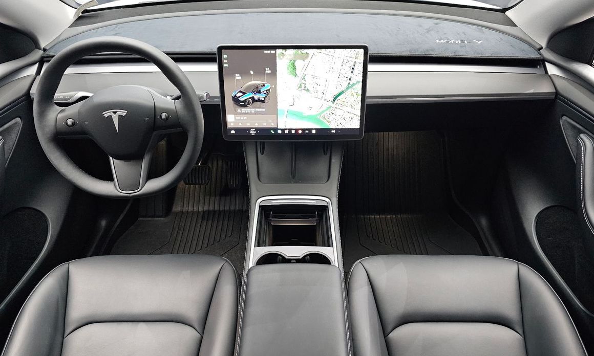 Tesla Model Y 2024