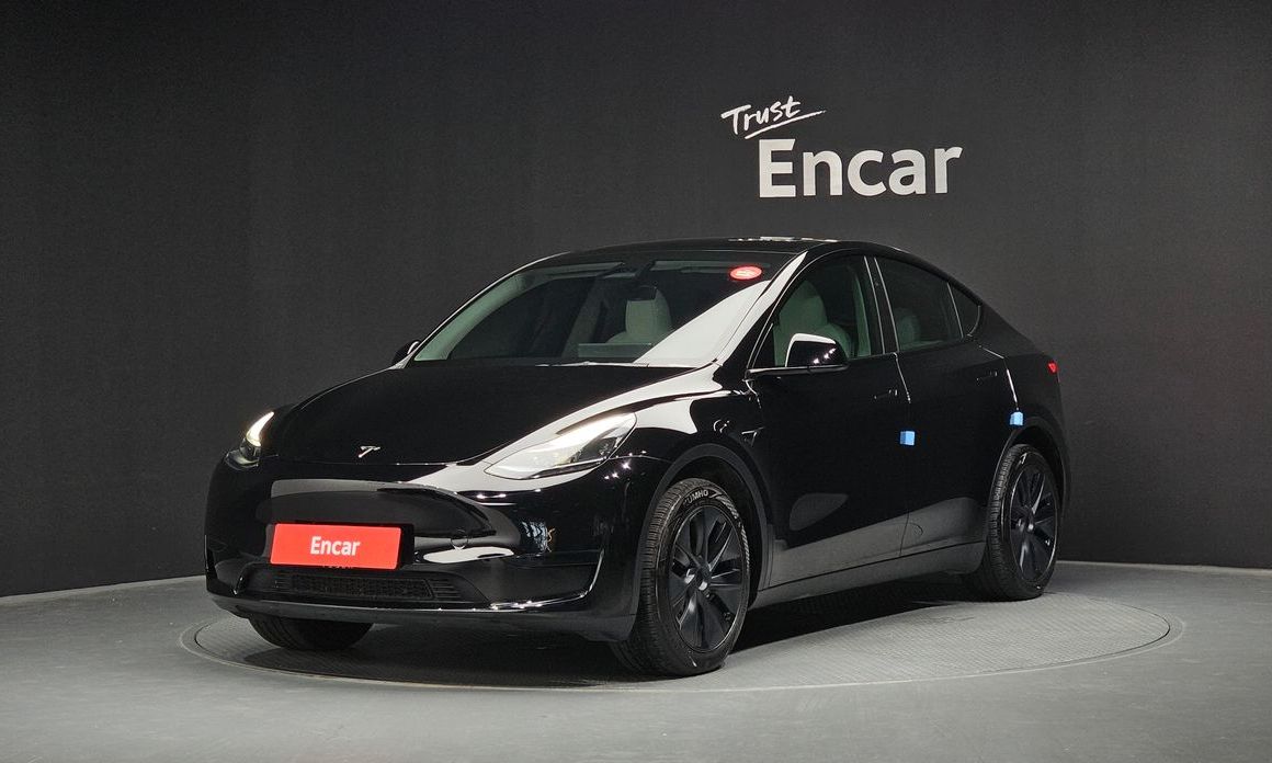 Tesla Model Y 2024