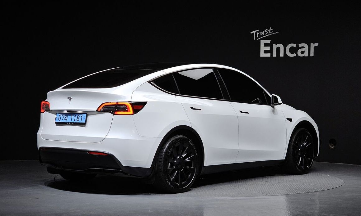 Tesla Model Y 2024