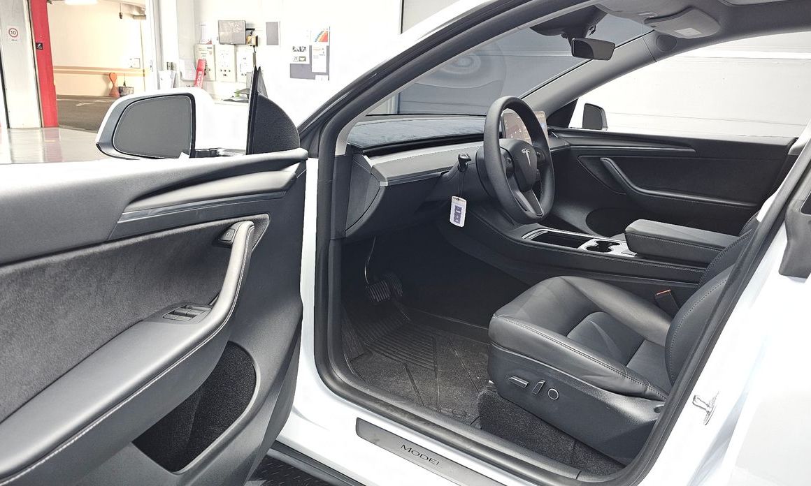 Tesla Model Y 2024