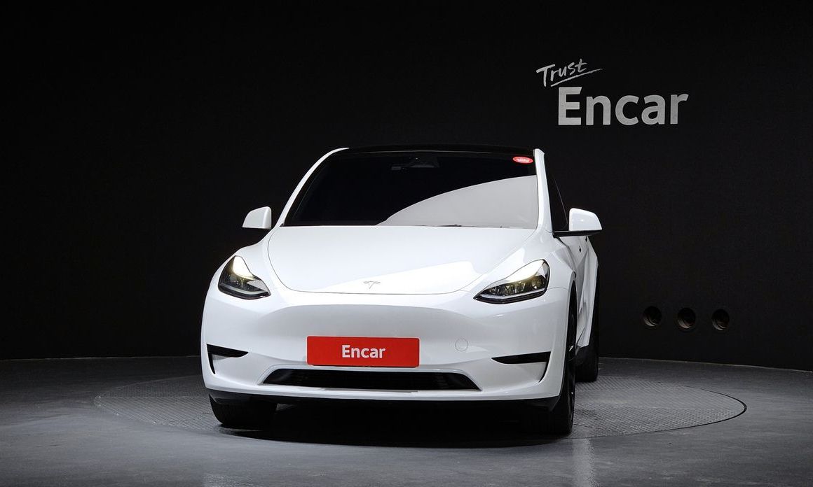 Tesla Model Y 2024