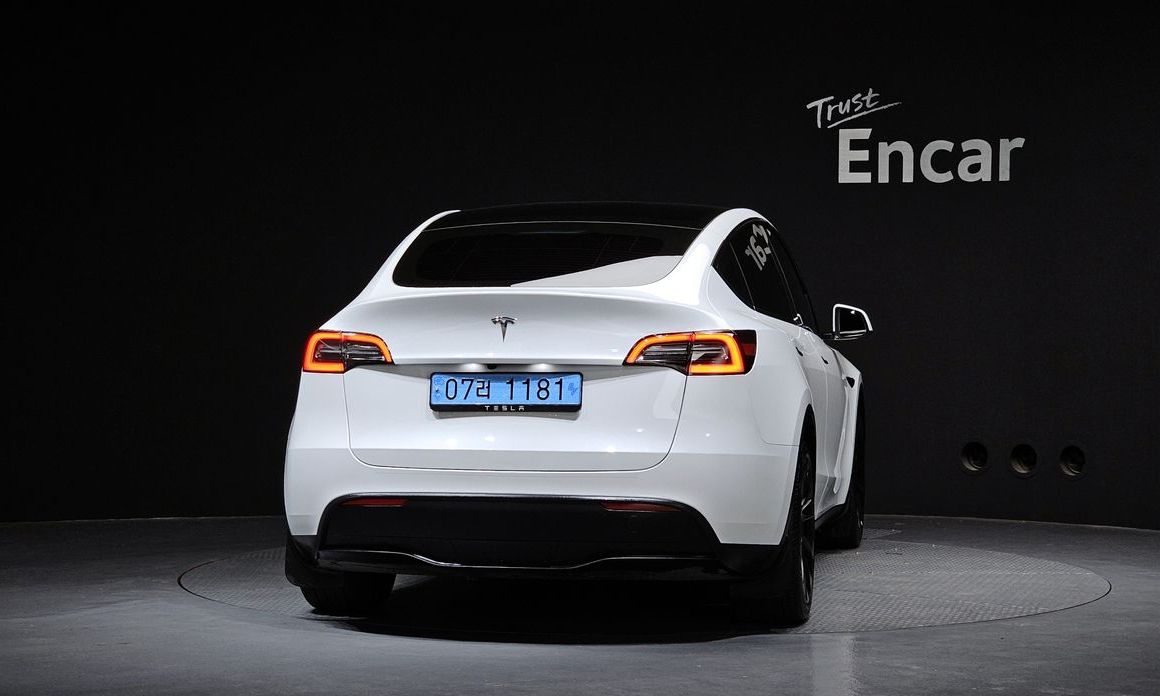 Tesla Model Y 2024