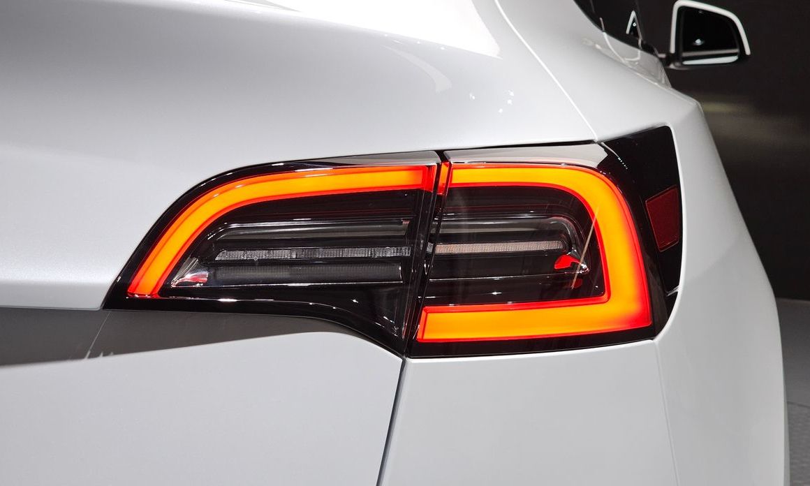 Tesla Model Y 2024