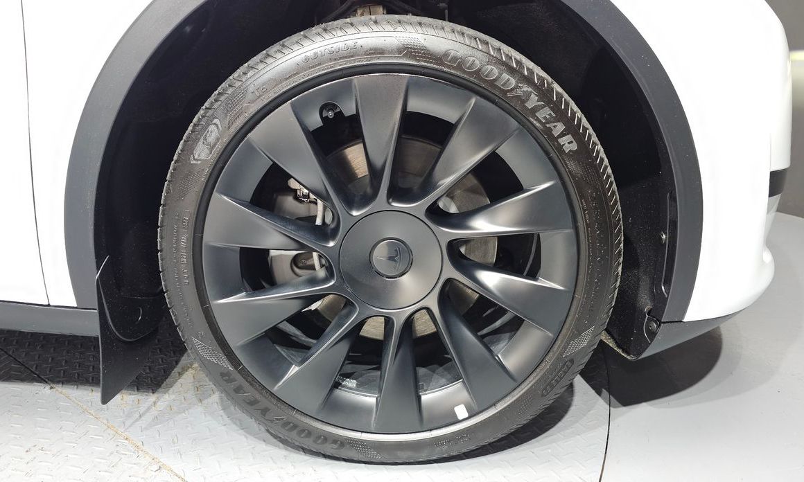 Tesla Model Y 2024