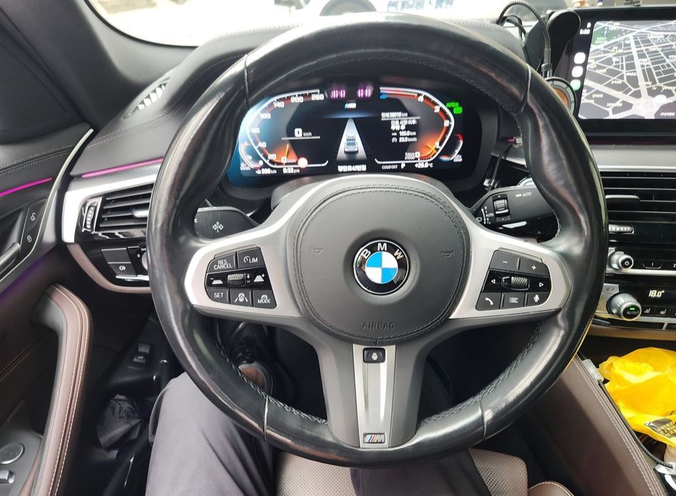 BMW 5-Series 2023