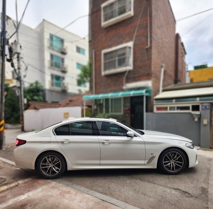 BMW 5-Series 2023