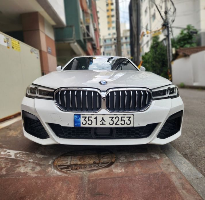 BMW 5-Series 2023