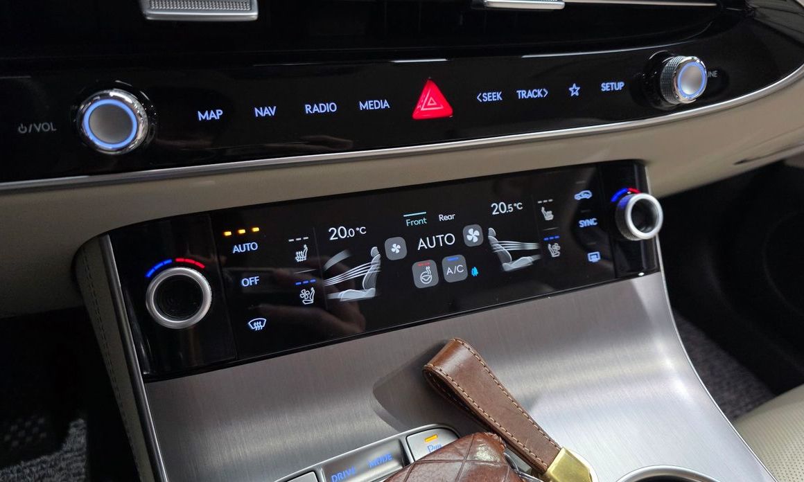 Genesis GV70 2025