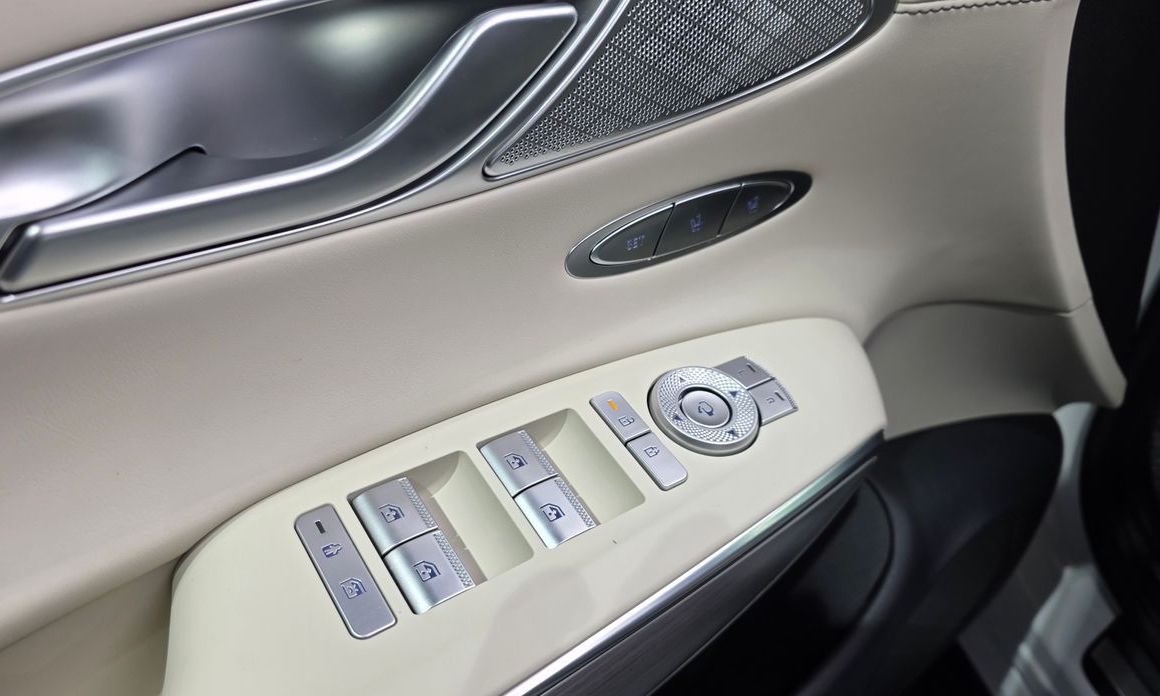 Genesis GV70 2025
