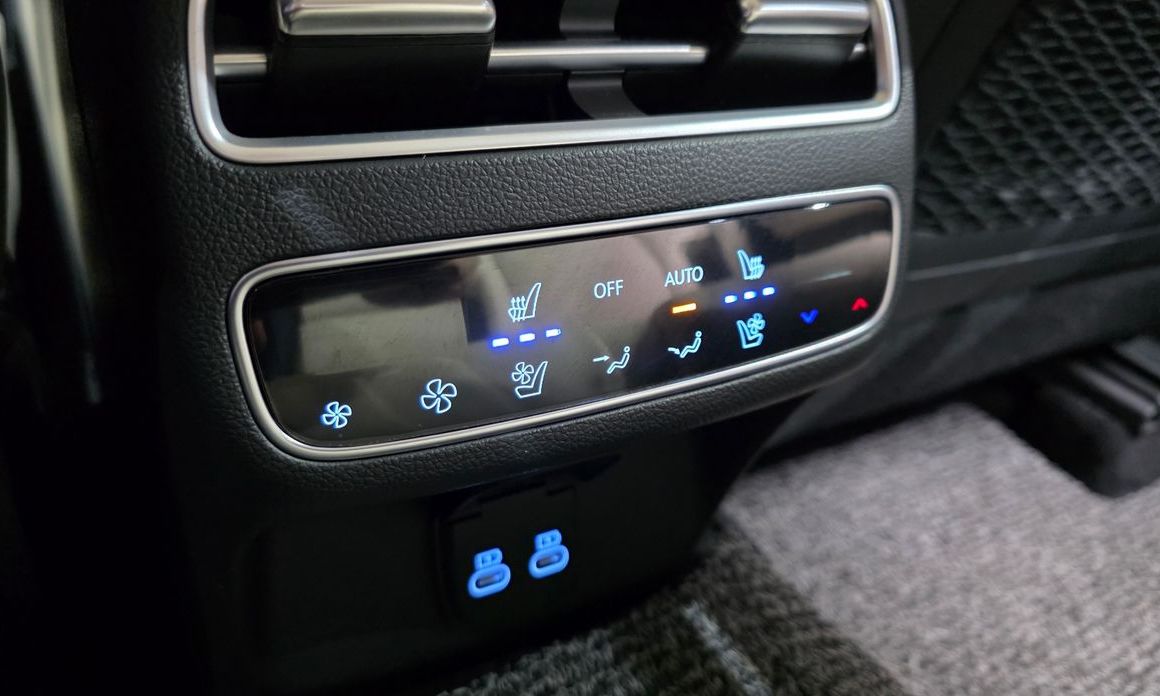 Genesis GV70 2025