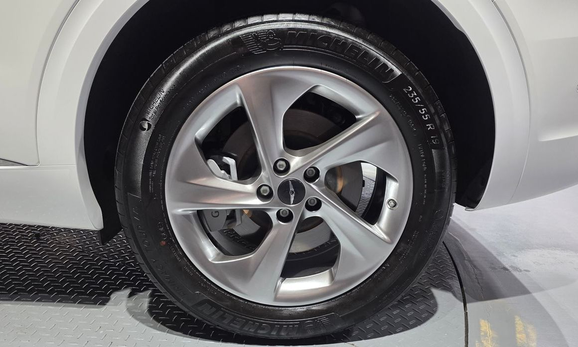 Genesis GV70 2025