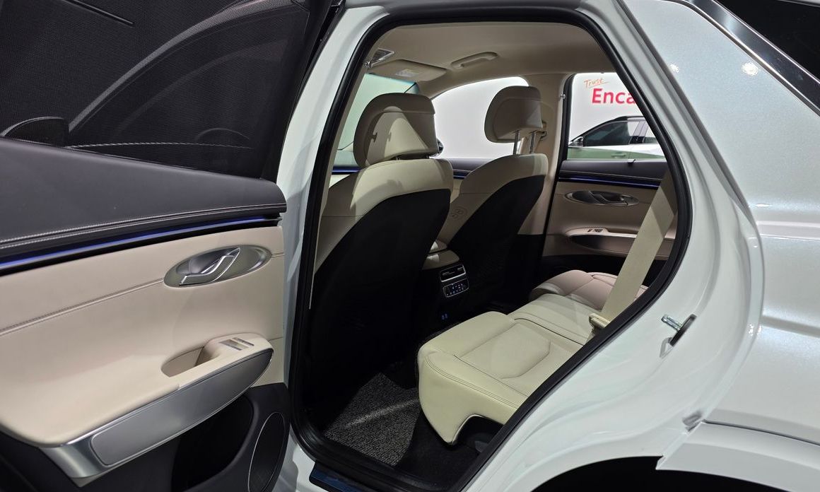 Genesis GV70 2025