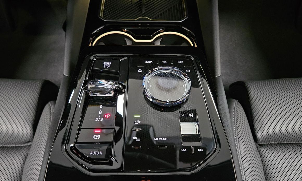 BMW 5-Series 2025
