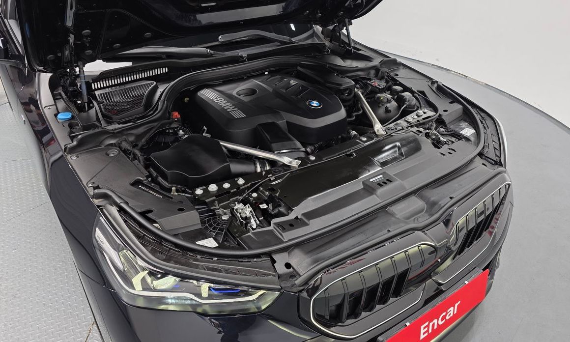 BMW 5-Series 2024