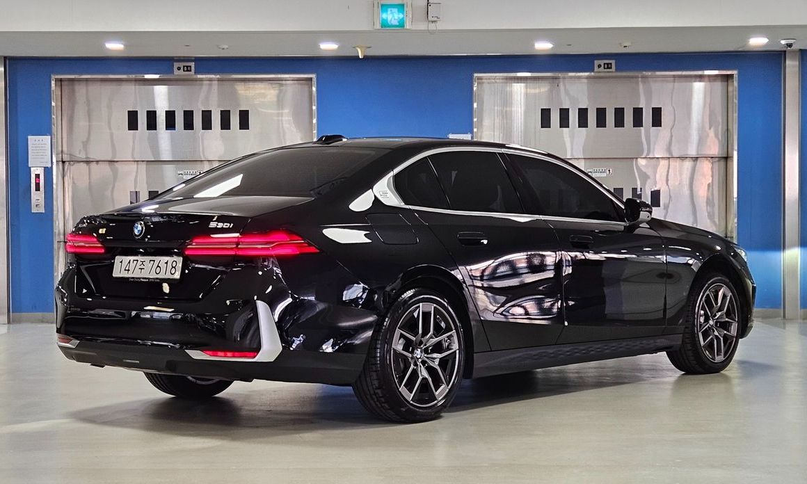 BMW 5-Series 2025