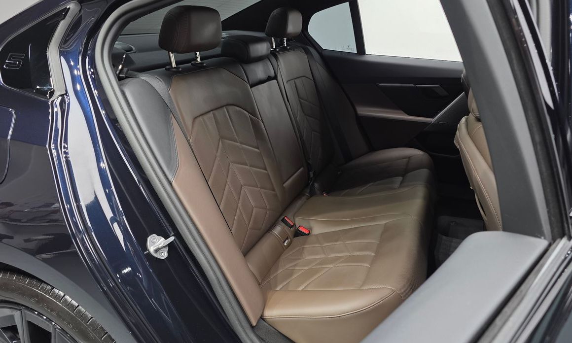 BMW 5-Series 2024