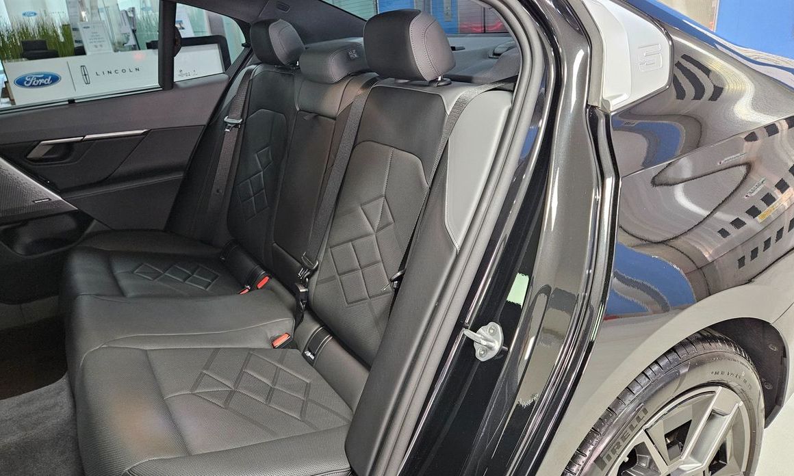 BMW 5-Series 2025