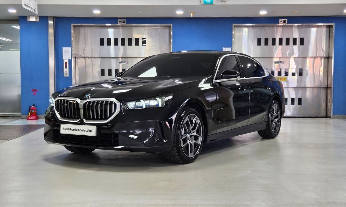 BMW 5-Series 2025