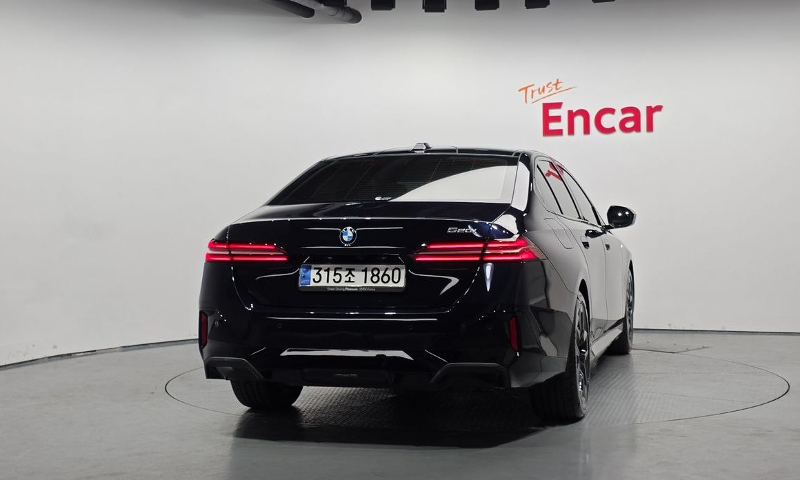 BMW 5-Series 2024