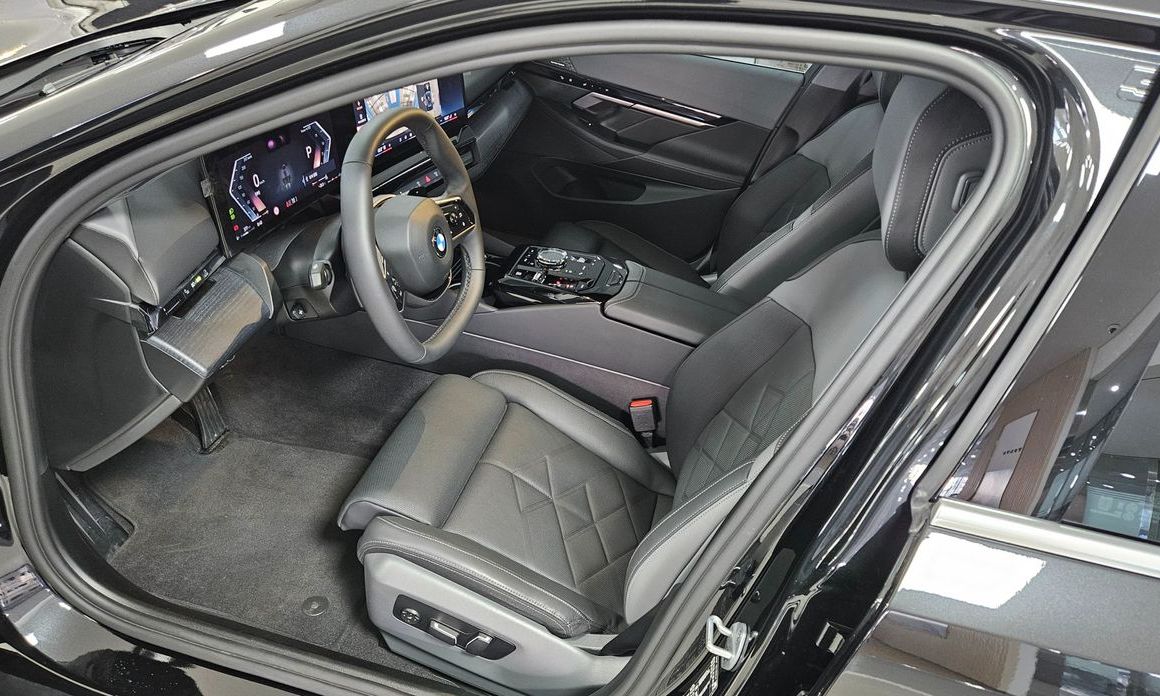 BMW 5-Series 2025