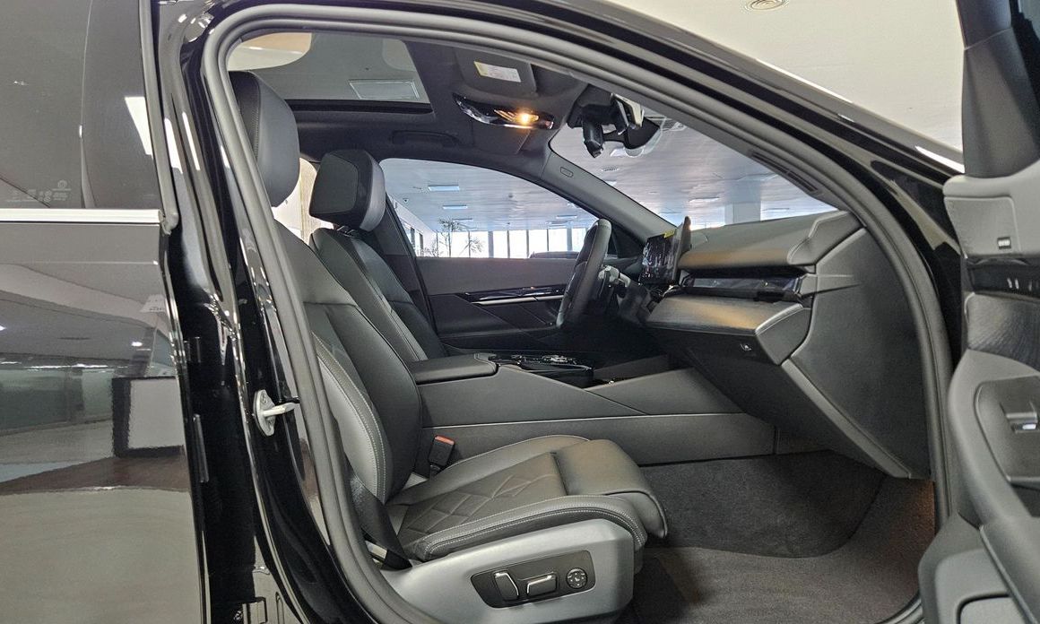 BMW 5-Series 2025