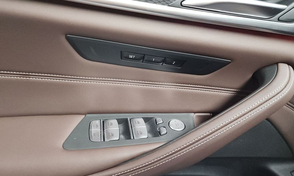 BMW 5-Series 2023