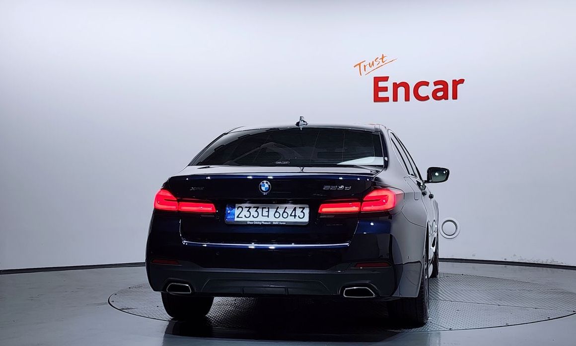BMW 5-Series 2023