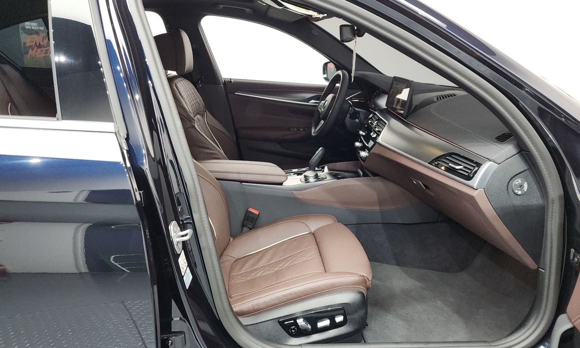 BMW 5-Series 2023