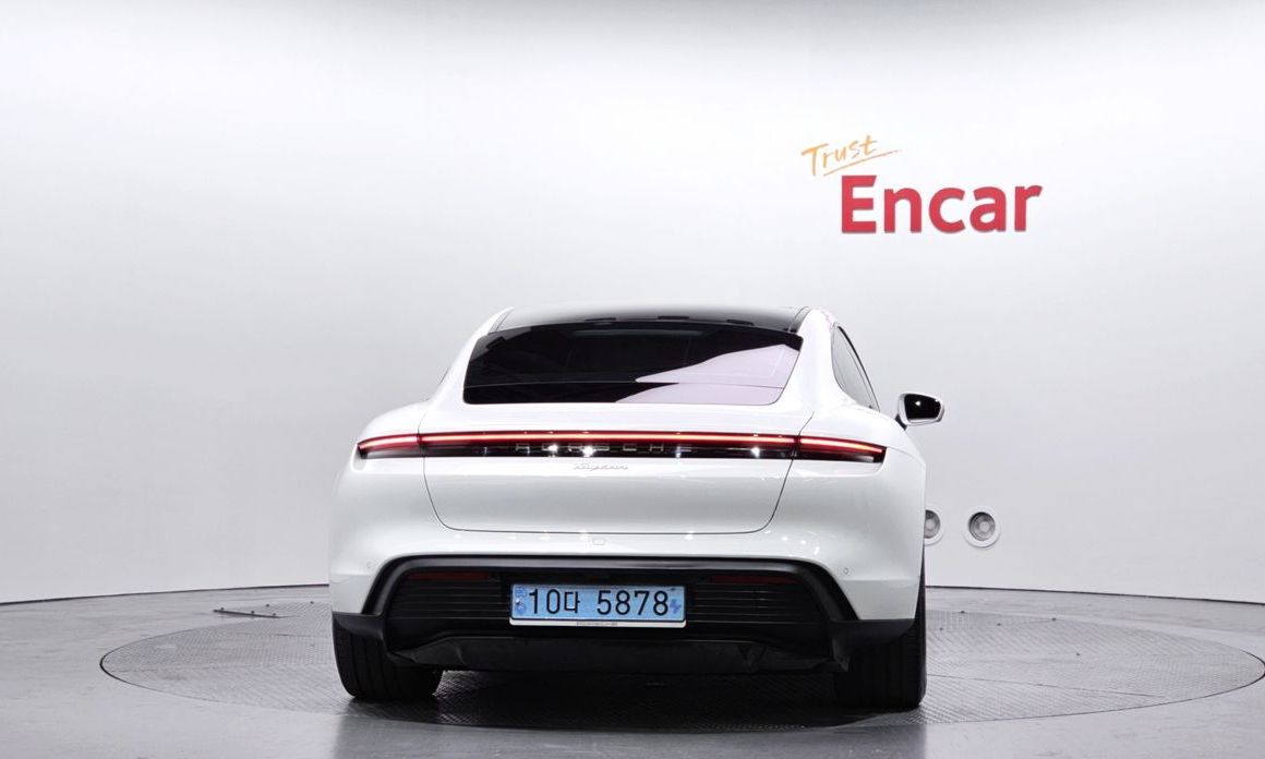 Porsche Taycan 2022