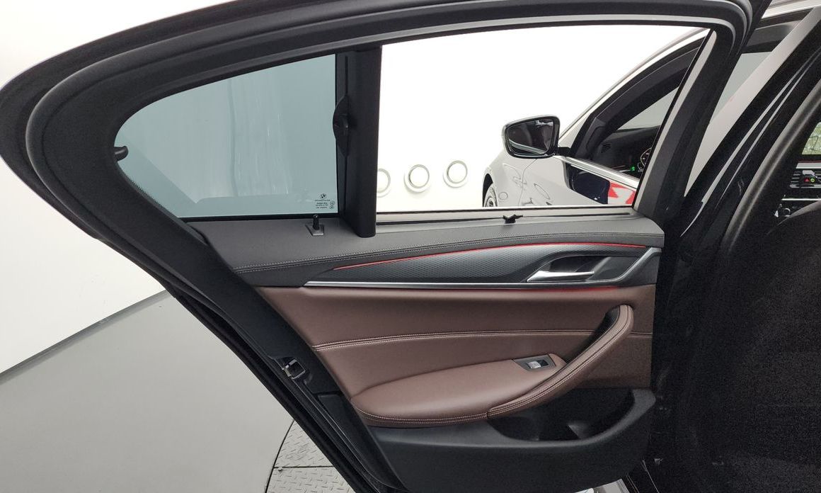 BMW 5-Series 2023