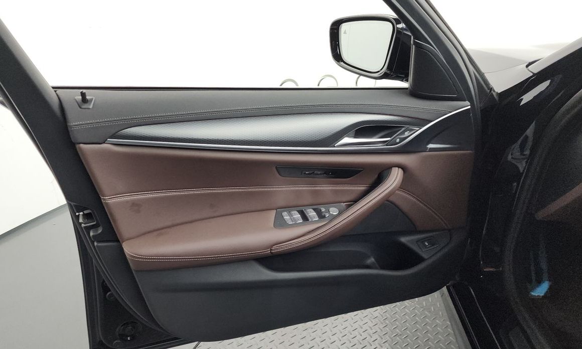BMW 5-Series 2023