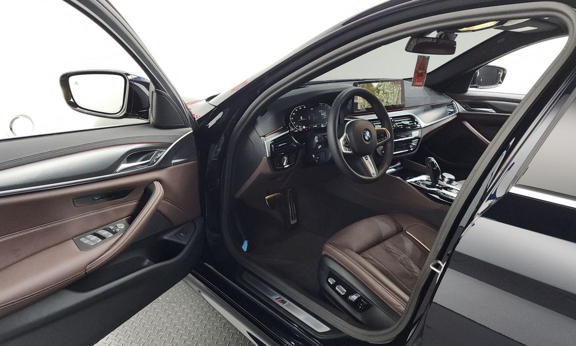 BMW 5-Series 2023