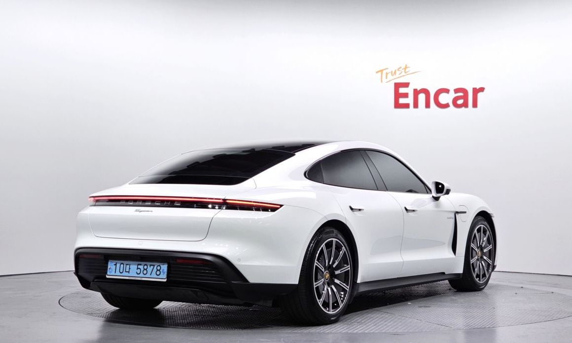 Porsche Taycan 2022