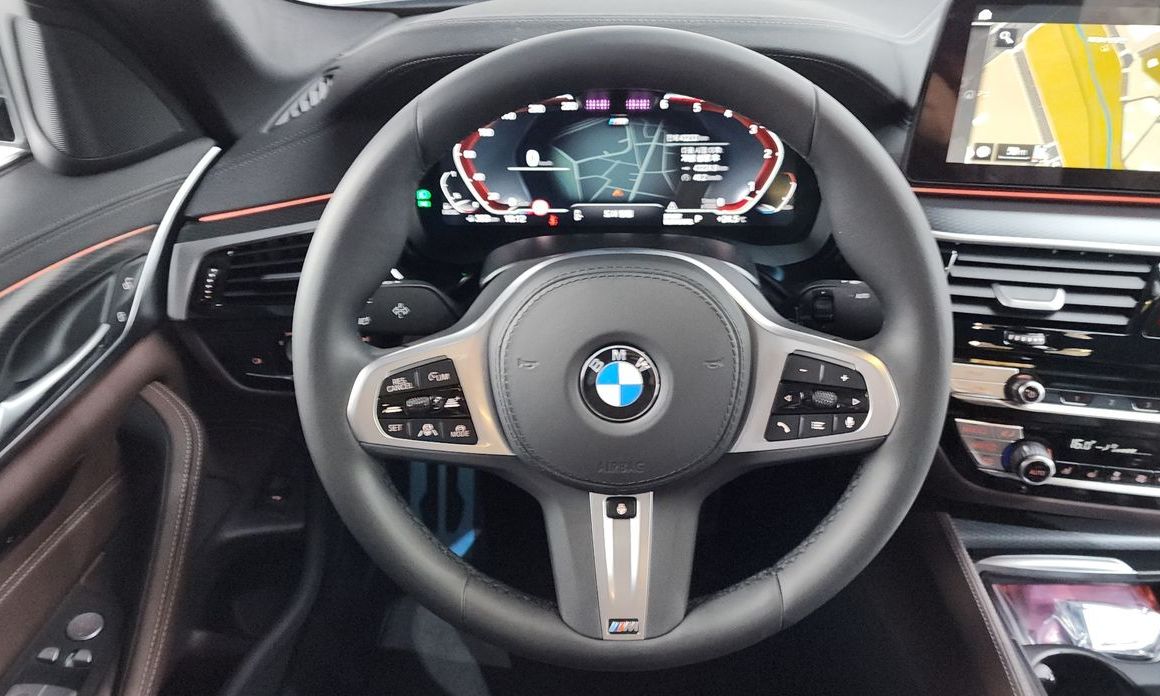 BMW 5-Series 2023
