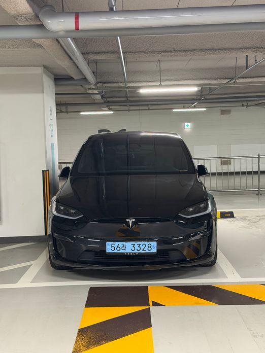 Tesla Model X 2024