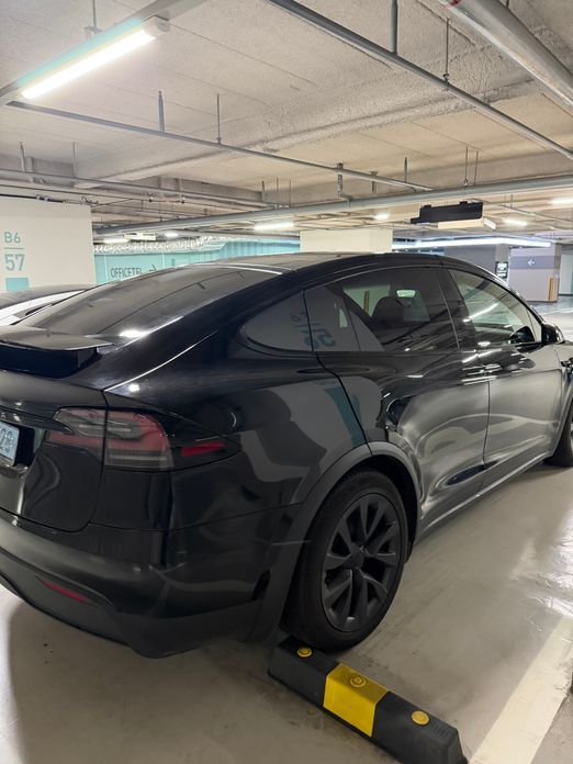 Tesla Model X 2024