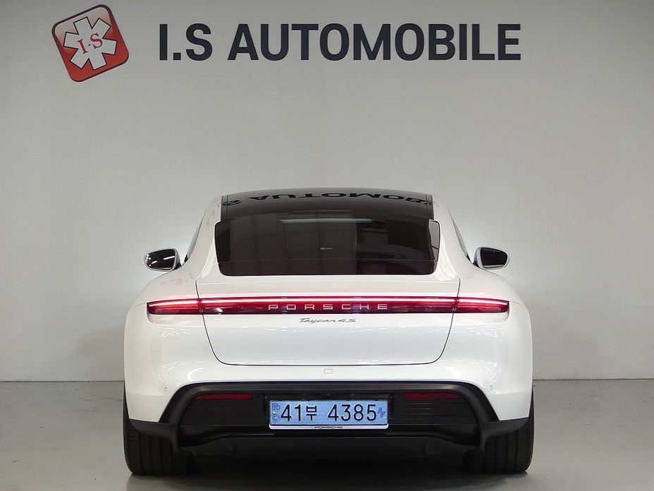 Porsche Taycan 2024
