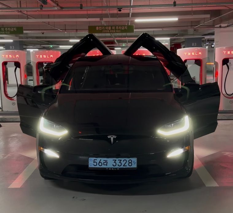 Tesla Model X 2024