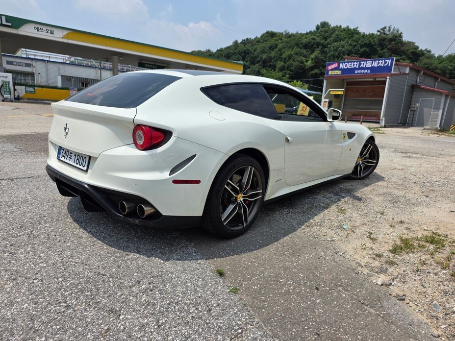 Ferrari FF 2014