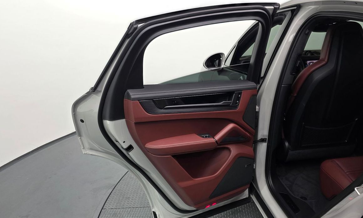 Porsche Cayenne 2025