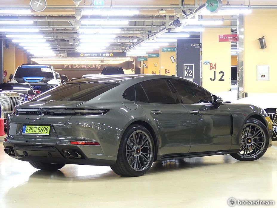 Porsche Panamera 2025