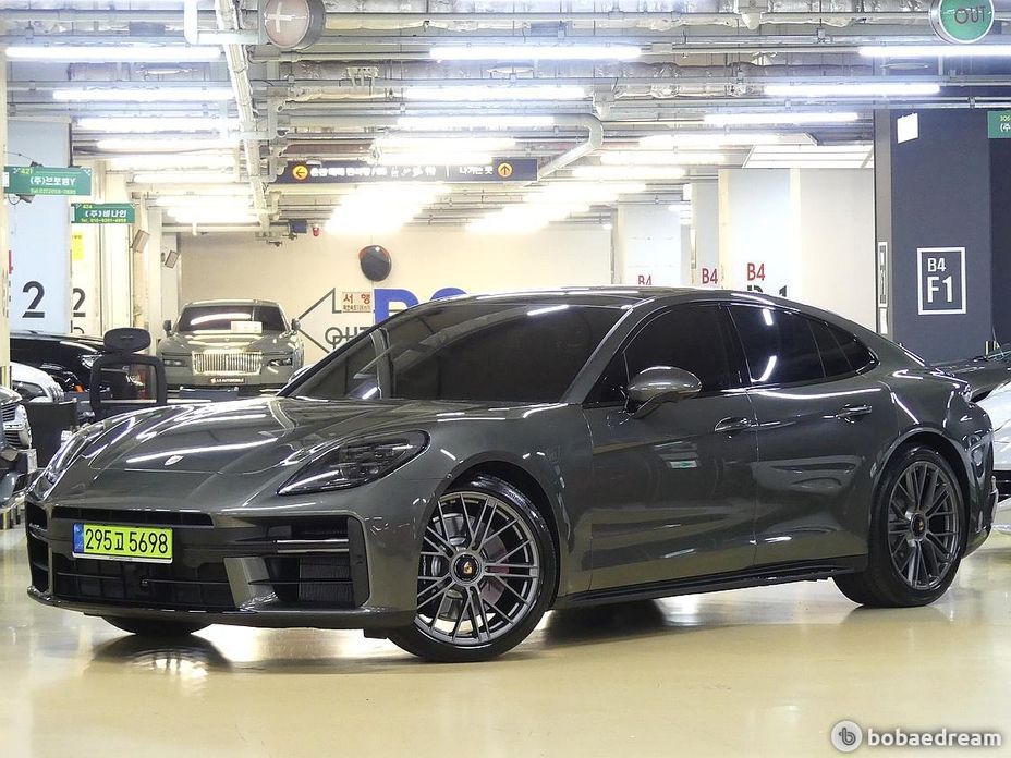 Porsche Panamera 2025