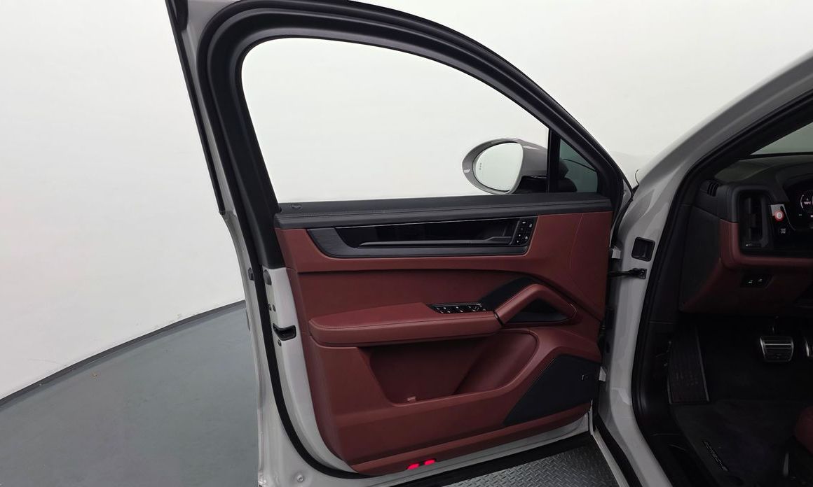 Porsche Cayenne 2025