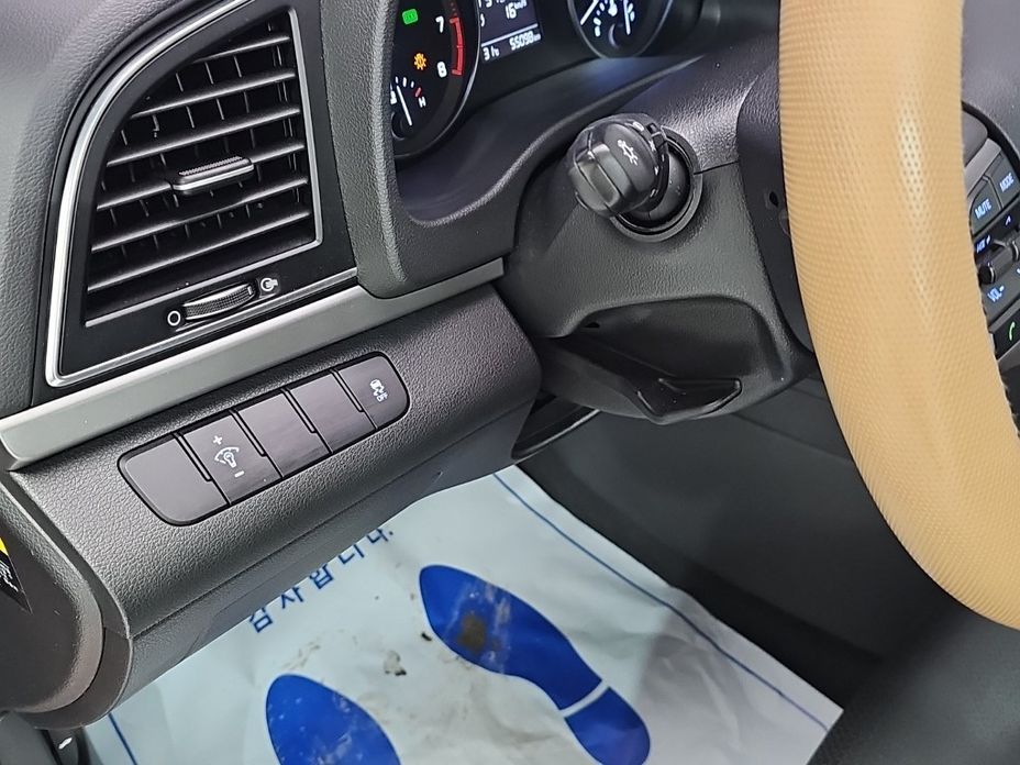 Hyundai AVANTE 2016