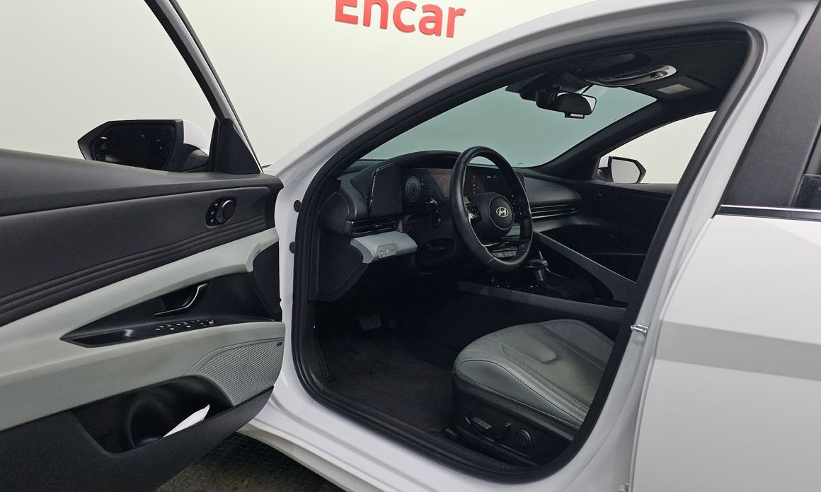 Hyundai AVANTE 2025