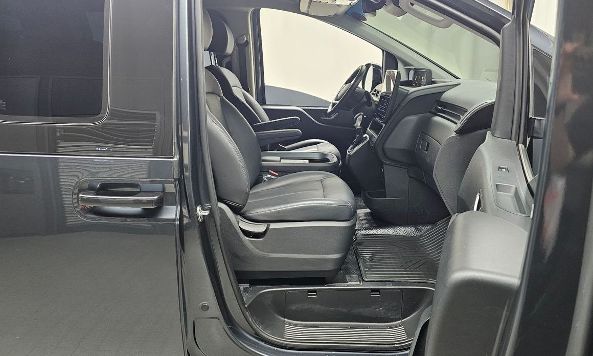 Hyundai Staria 2025