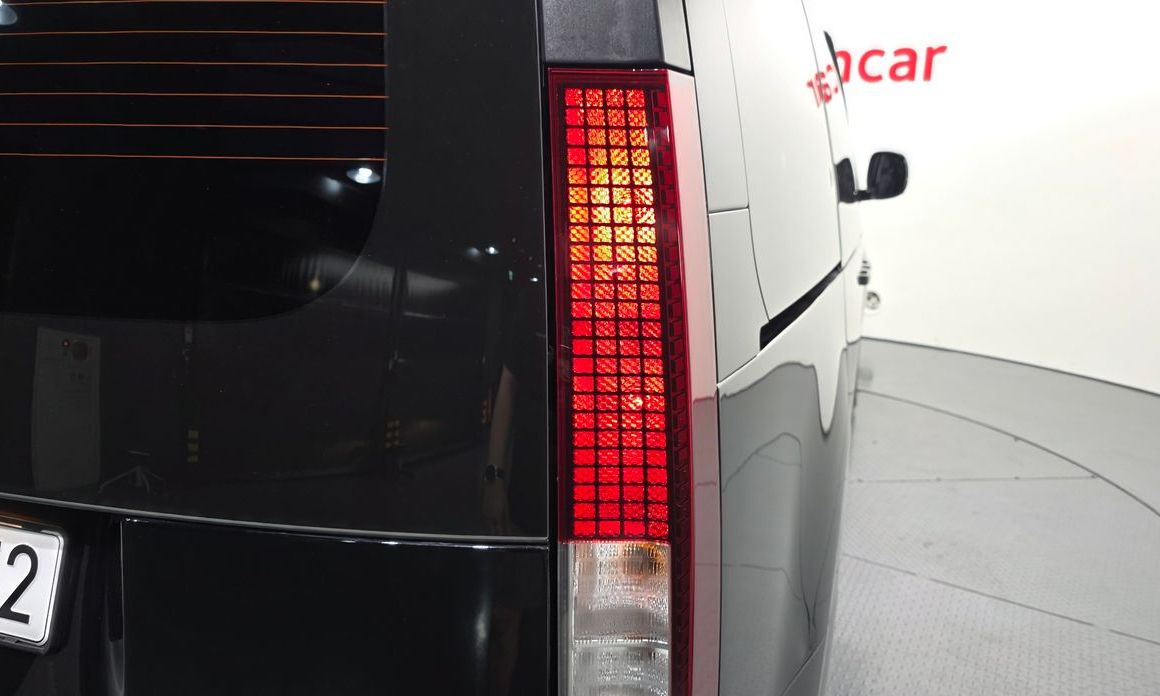 Hyundai Staria 2025