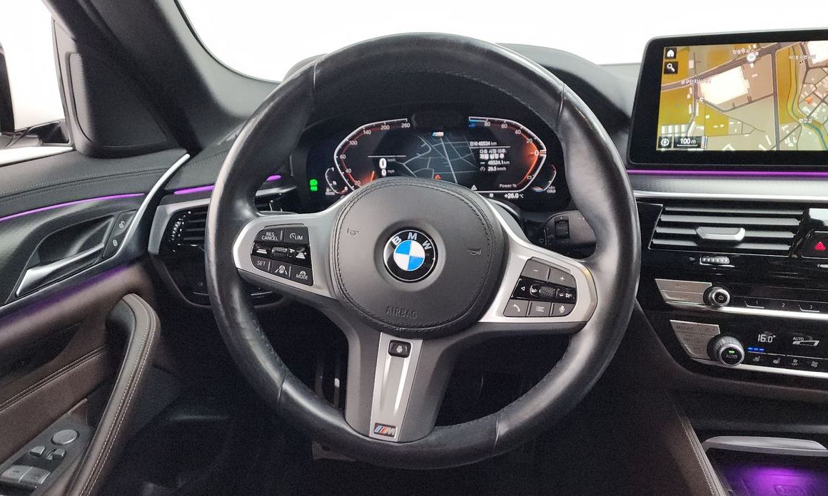 BMW 5-Series 2023